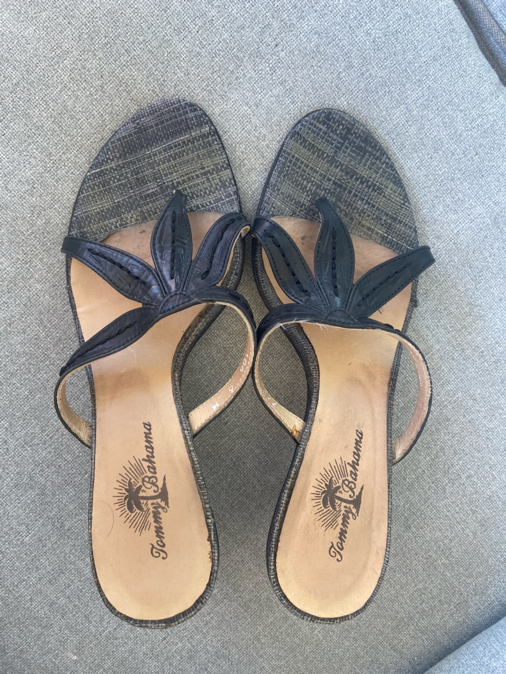 Tommy Bahama Black Leaf-Accent Slide Sandals